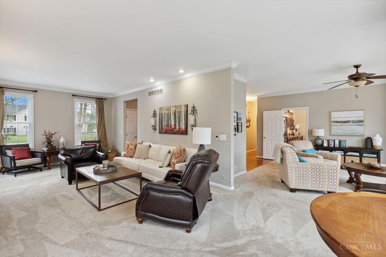 1335 W Eastman Lane