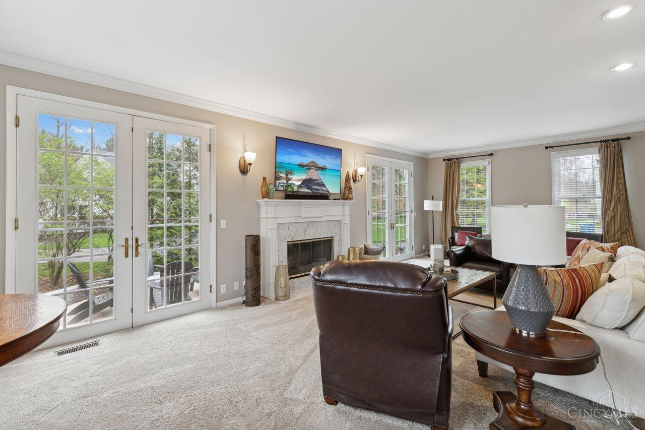 1335 W Eastman Lane