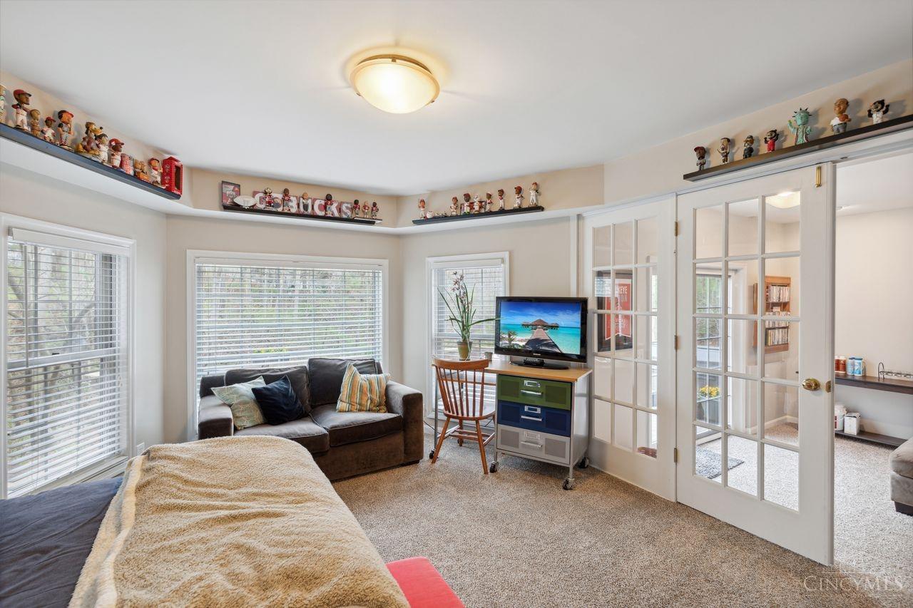 1335 W Eastman Lane