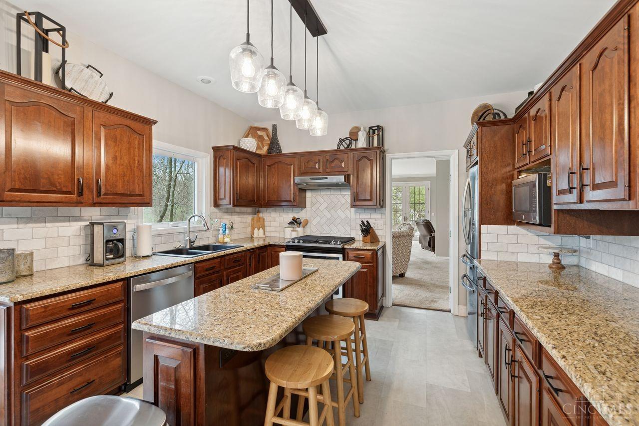 1335 W Eastman Lane