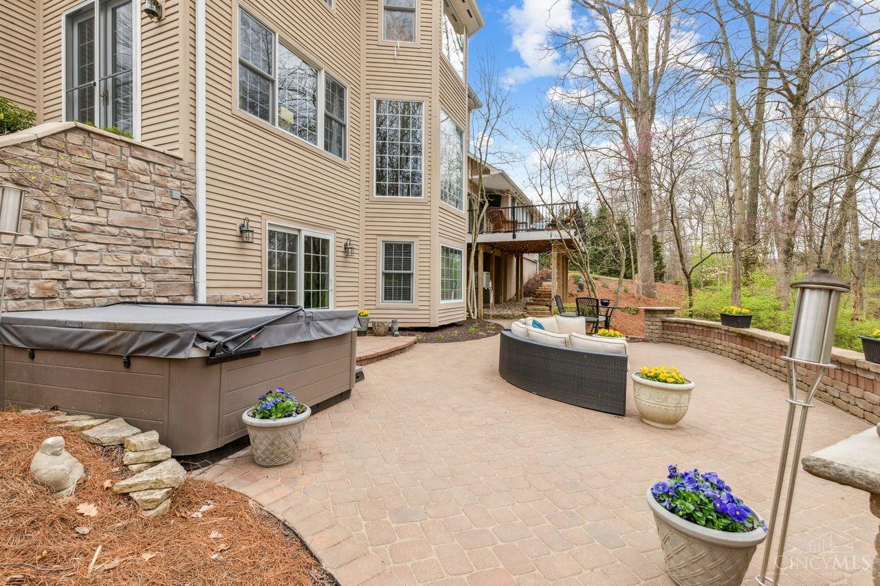 1335 W Eastman Lane