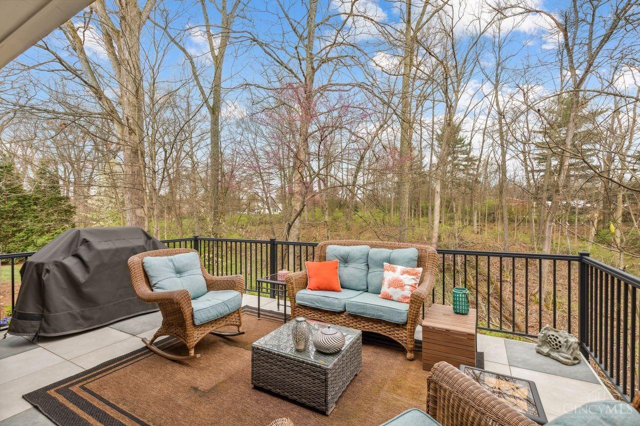 1335 W Eastman Lane