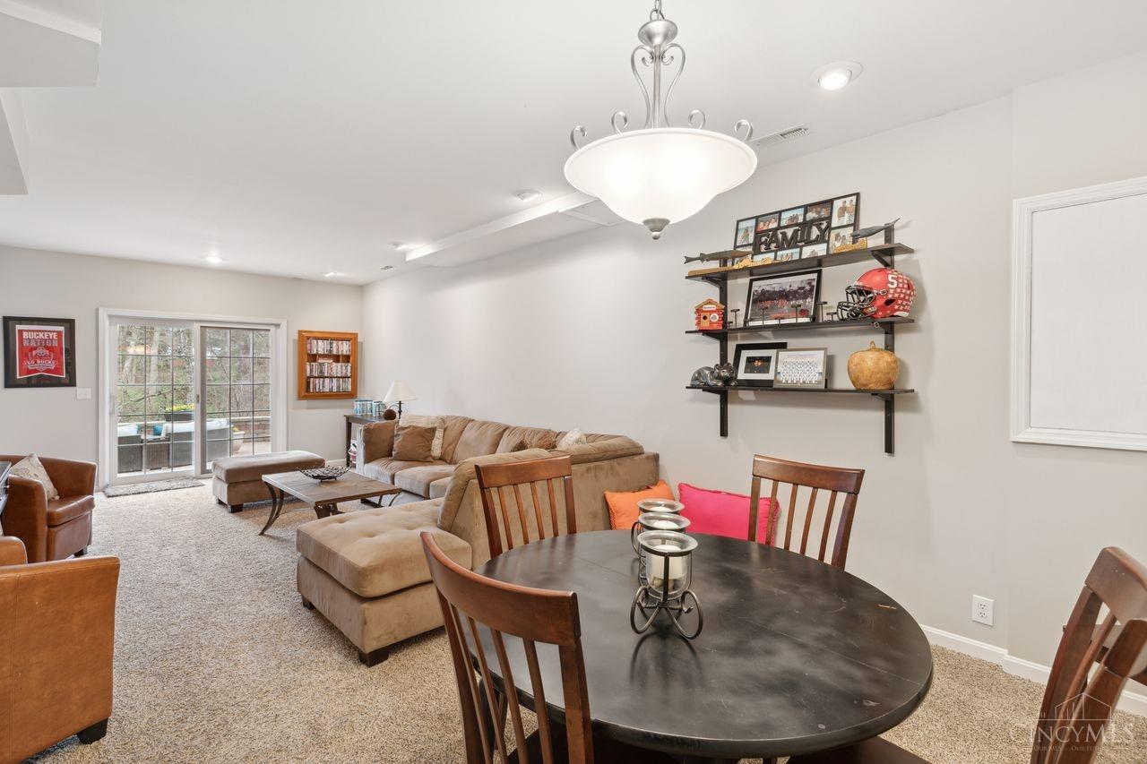 1335 W Eastman Lane