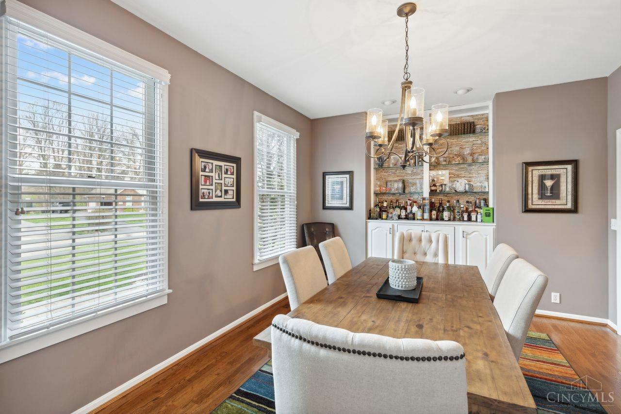 1335 W Eastman Lane