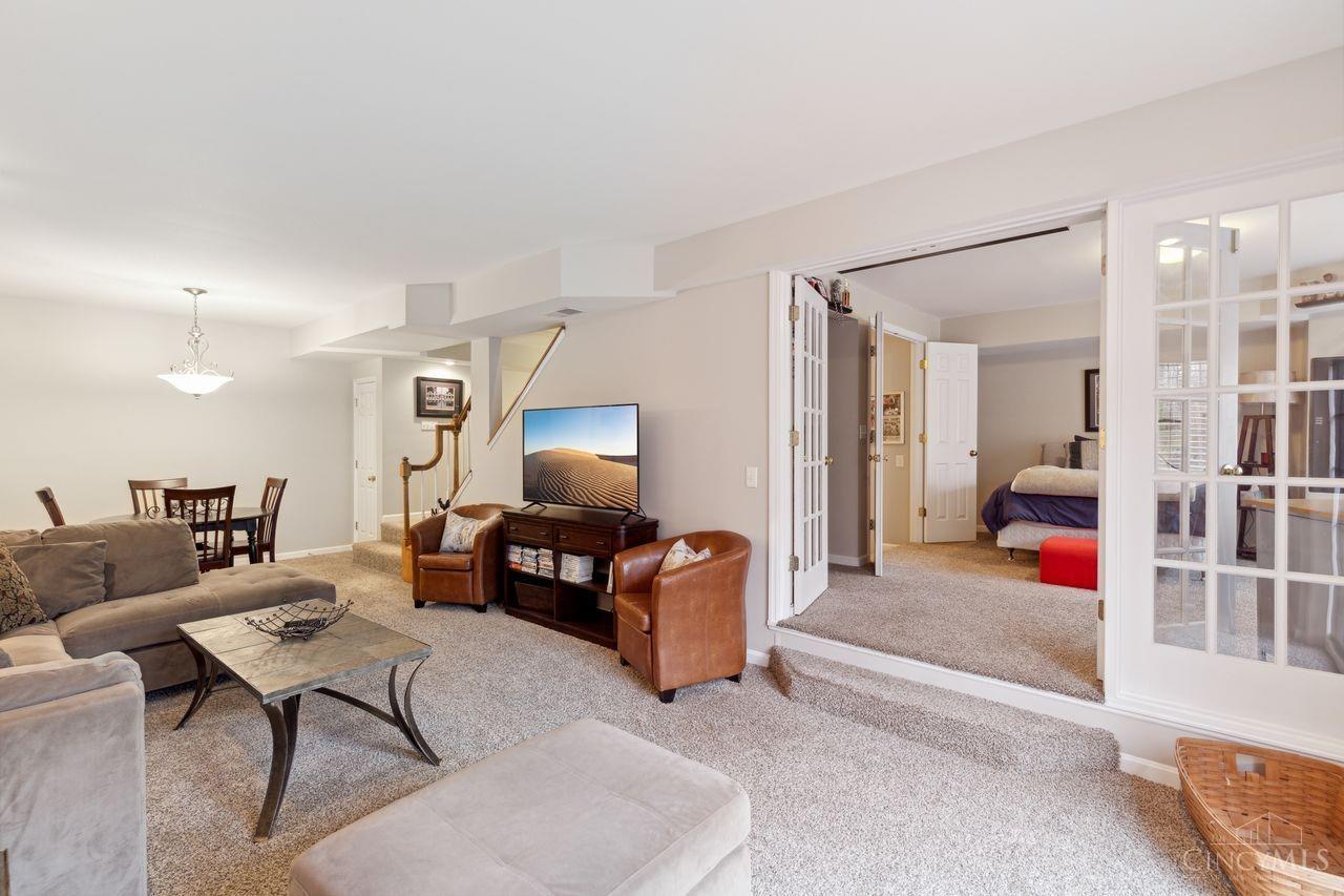 1335 W Eastman Lane