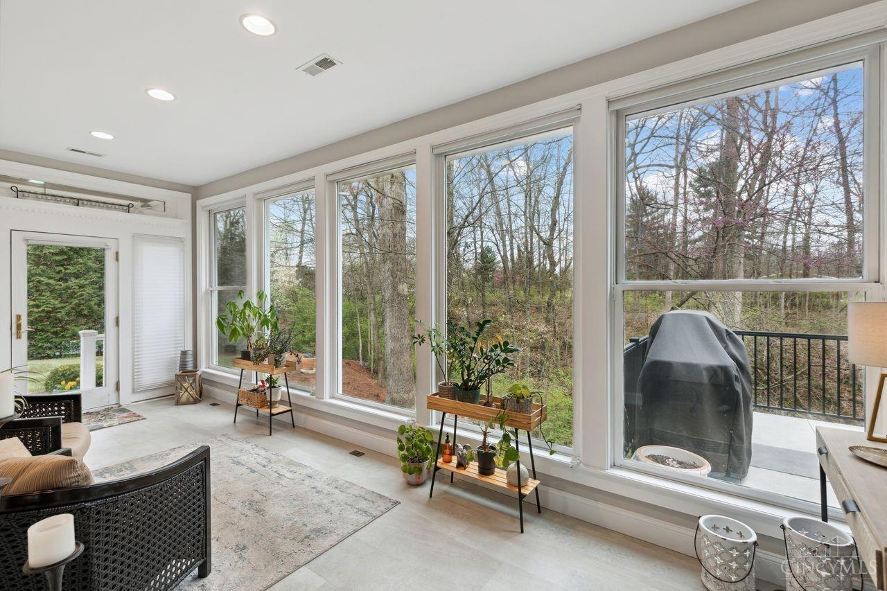 1335 W Eastman Lane