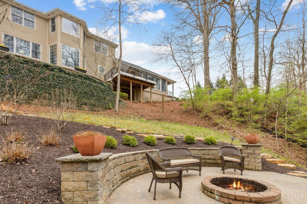 1335 W Eastman Lane