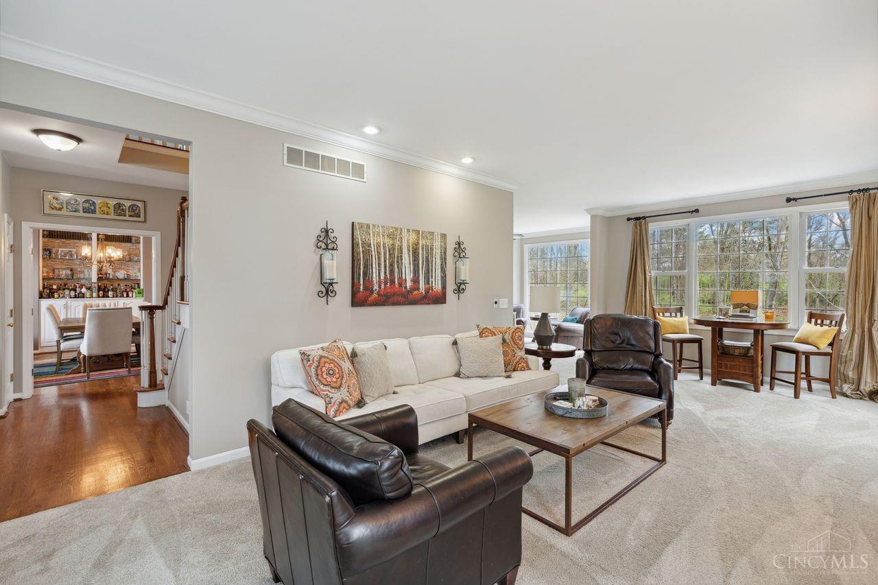 1335 W Eastman Lane
