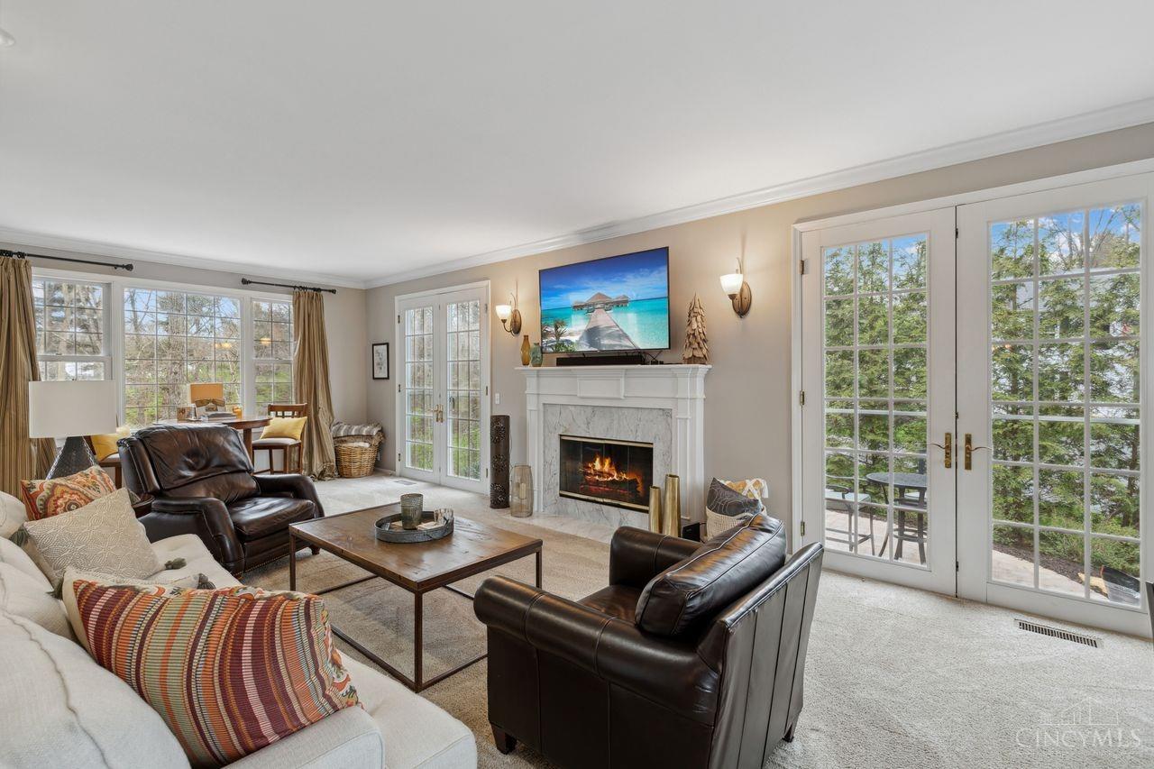 1335 W Eastman Lane
