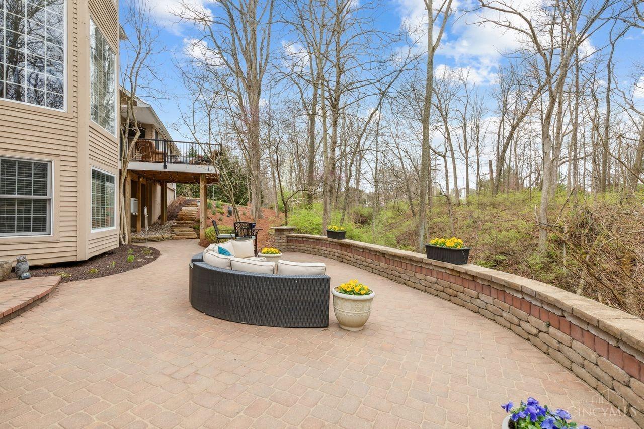 1335 W Eastman Lane