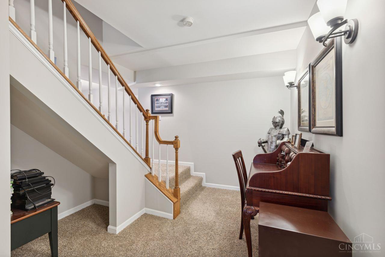 1335 W Eastman Lane