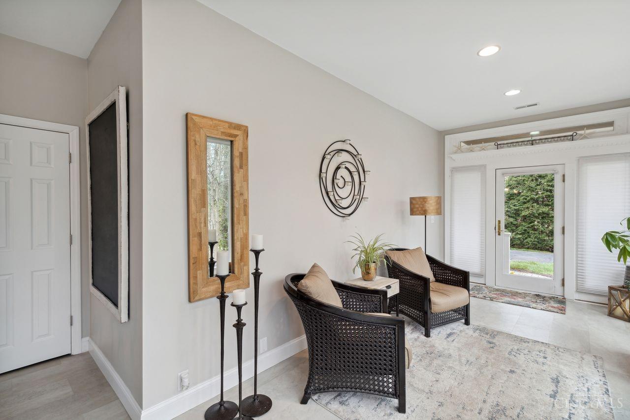 1335 W Eastman Lane