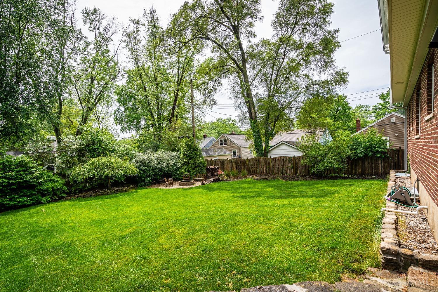 6975 Bramble Hill Drive