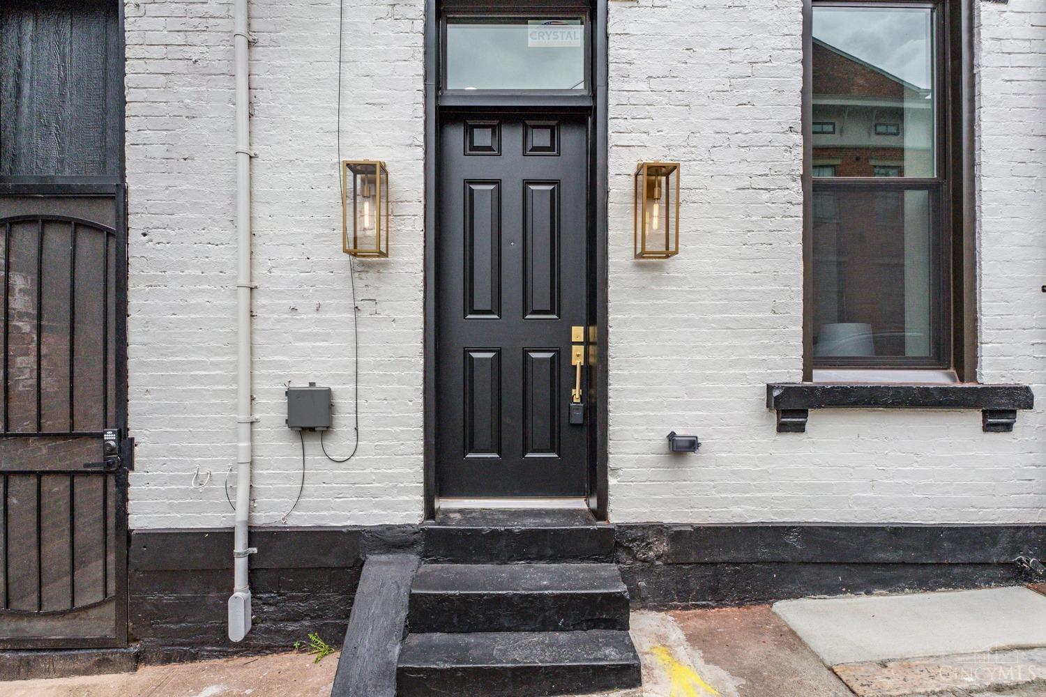 1713 Lang Street