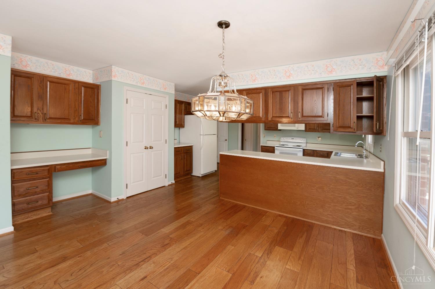 825 Woodscene Court