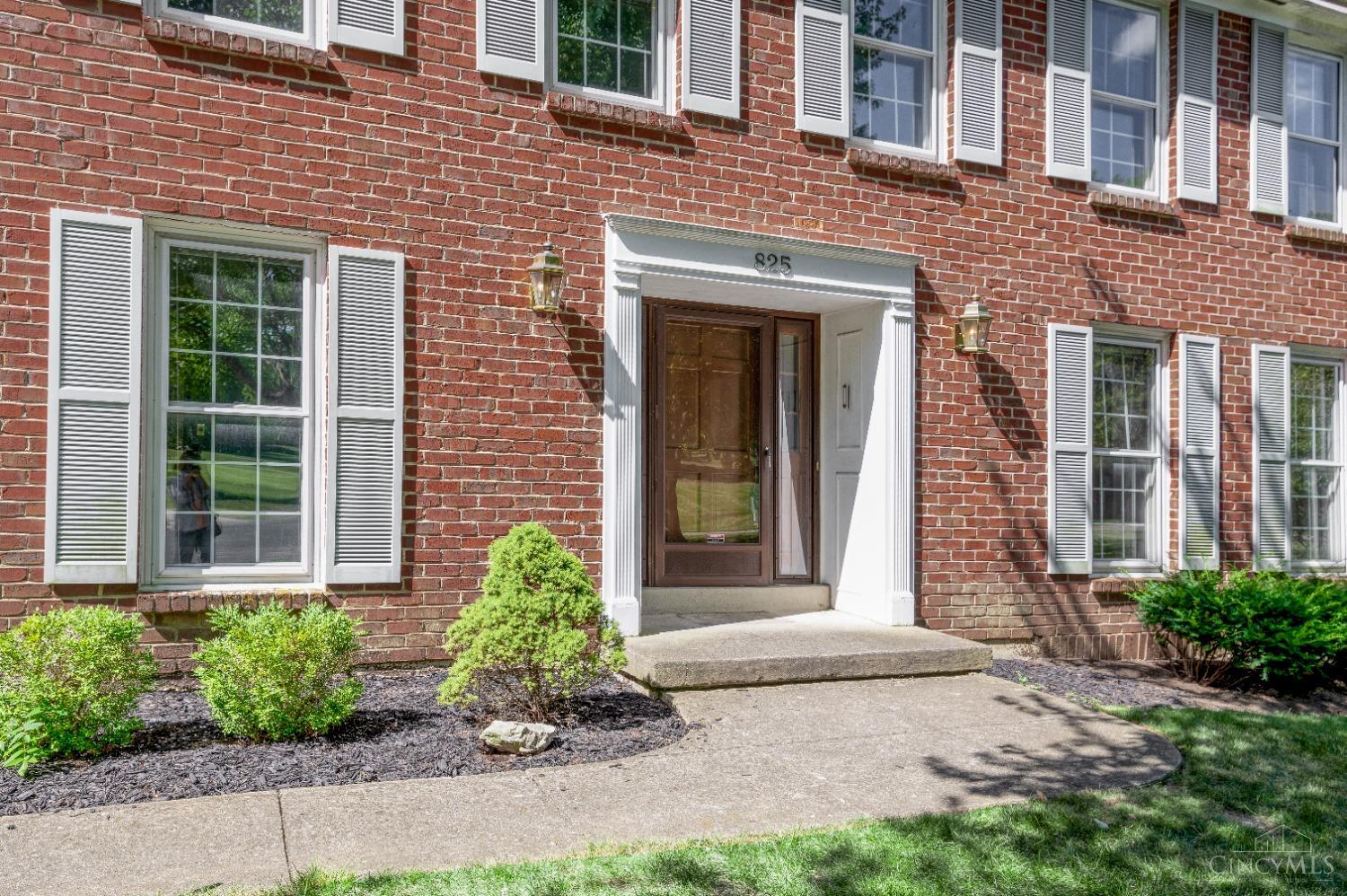 825 Woodscene Court