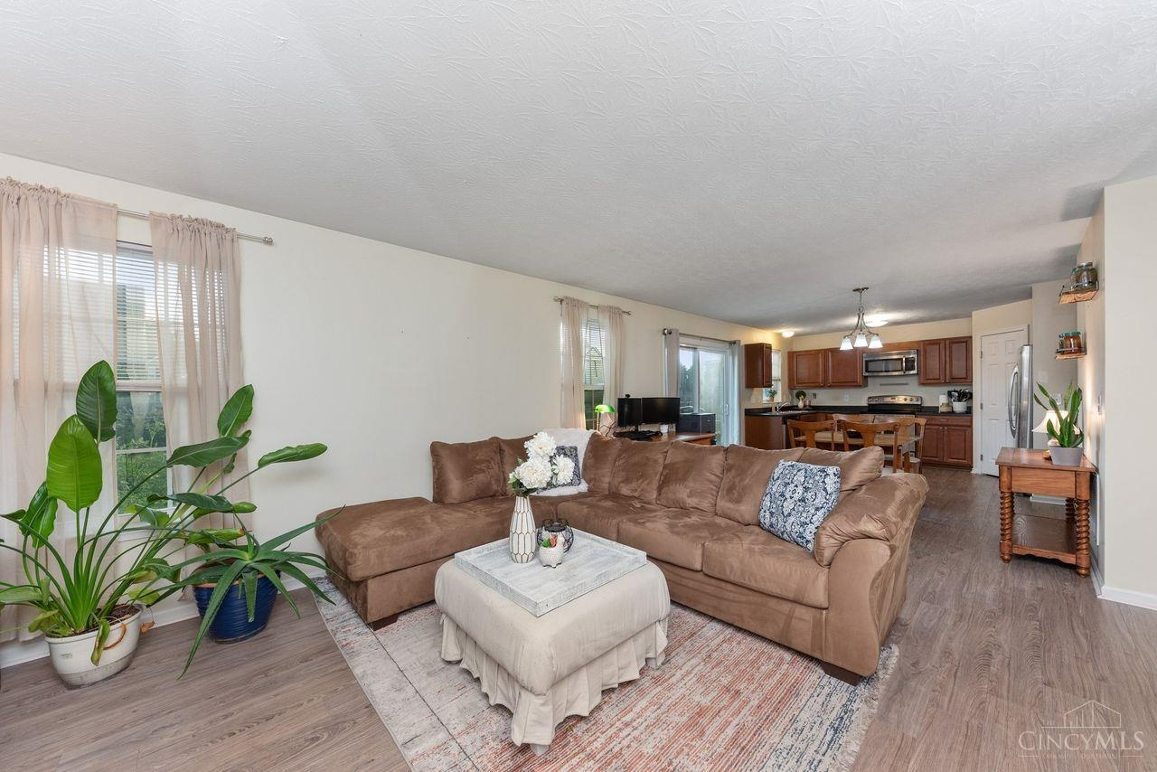 6027 Marsh Circle
