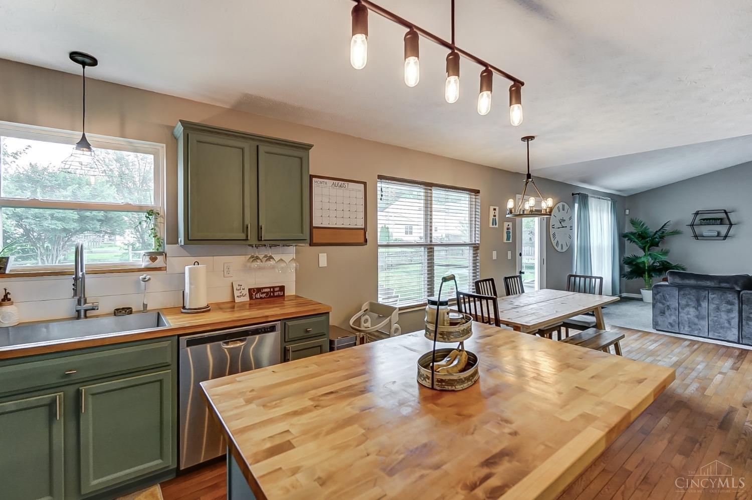 742 Jewelweed Court