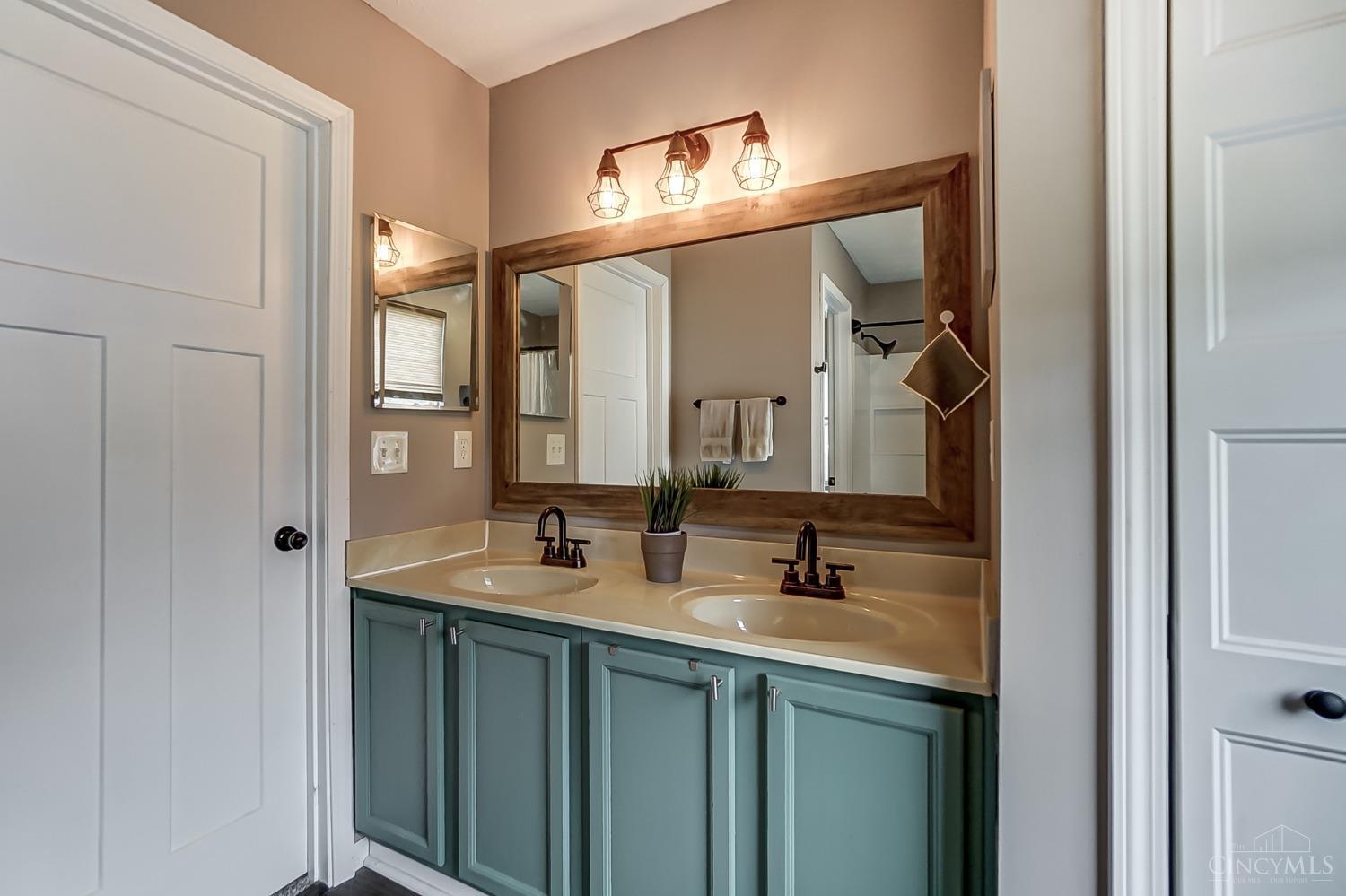 742 Jewelweed Court