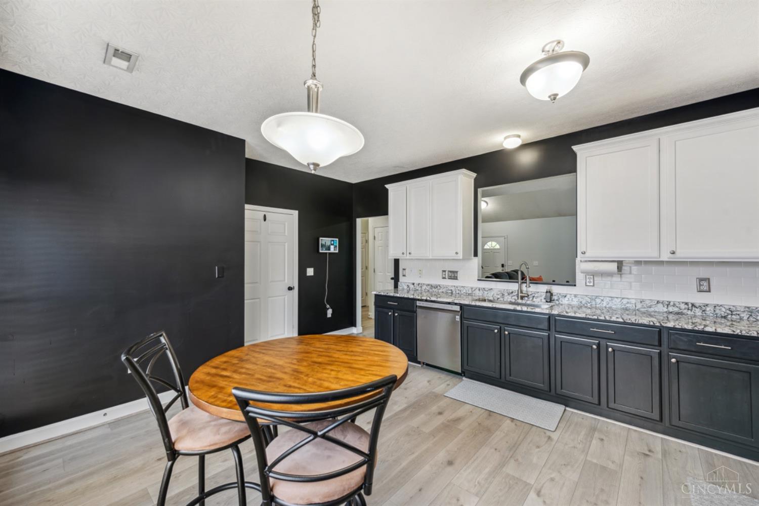 861 W Anson Drive