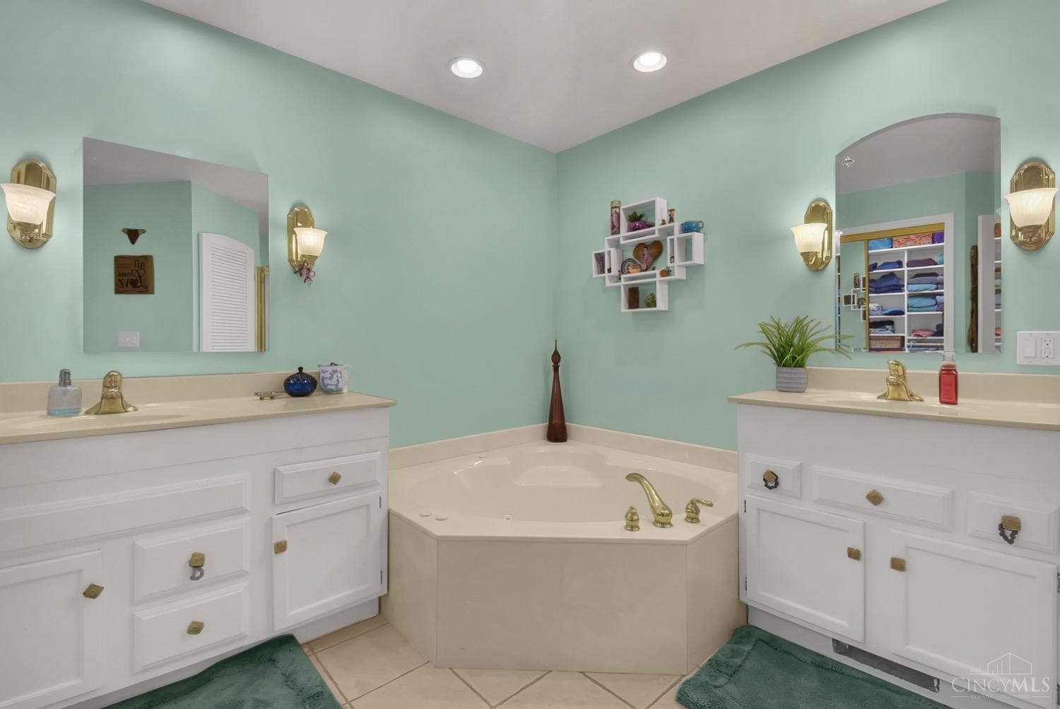 10224 Amberwood Court