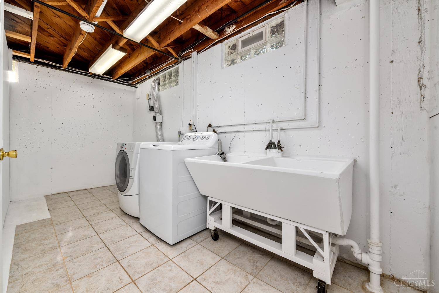 8905 Fontainebleau Terrace