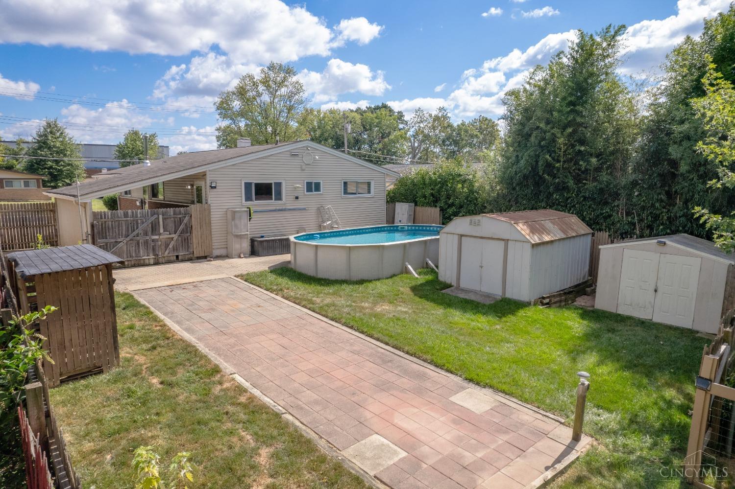 8905 Fontainebleau Terrace