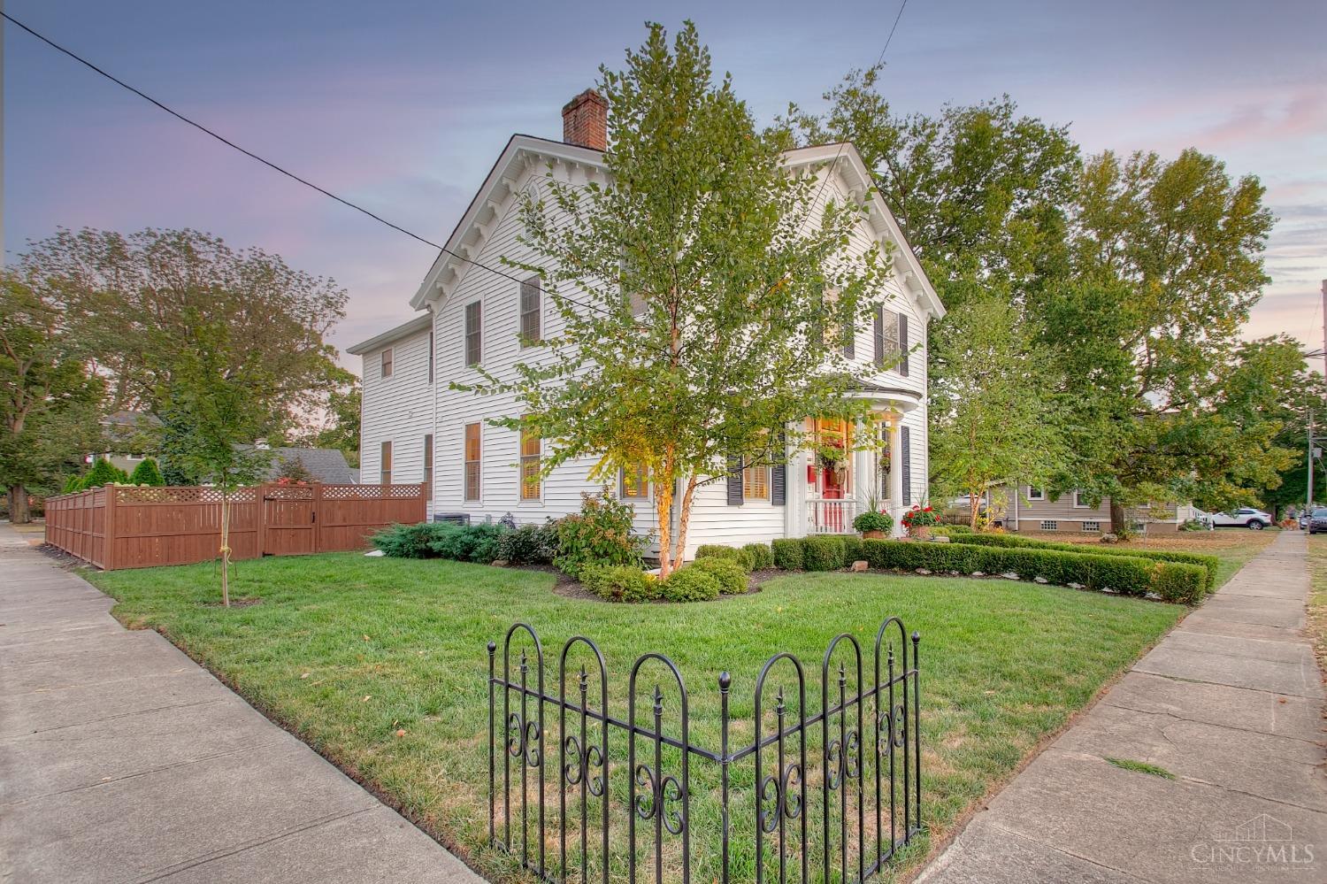 852 Forest Avenue