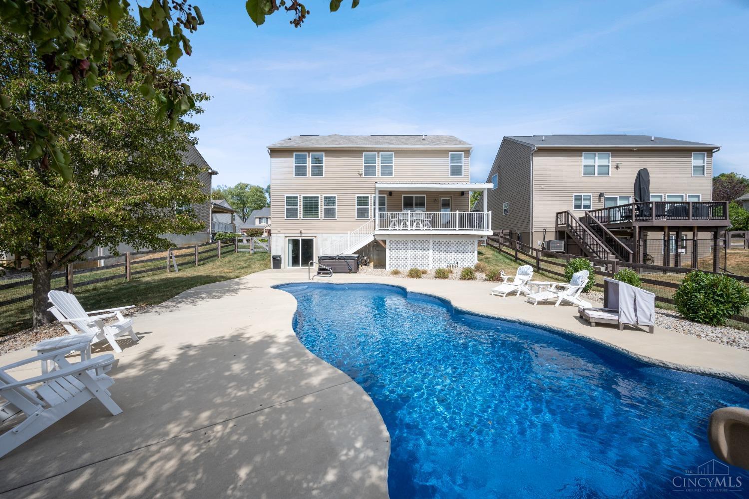 8823 Bluejay View Drive
