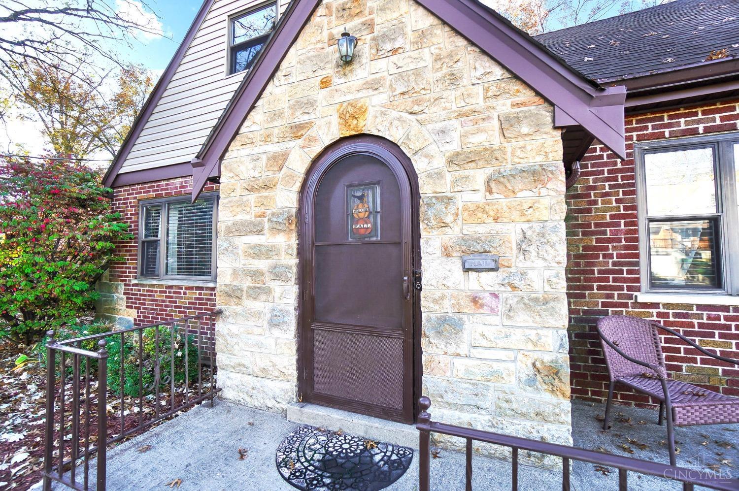 1109 Maureen Lane