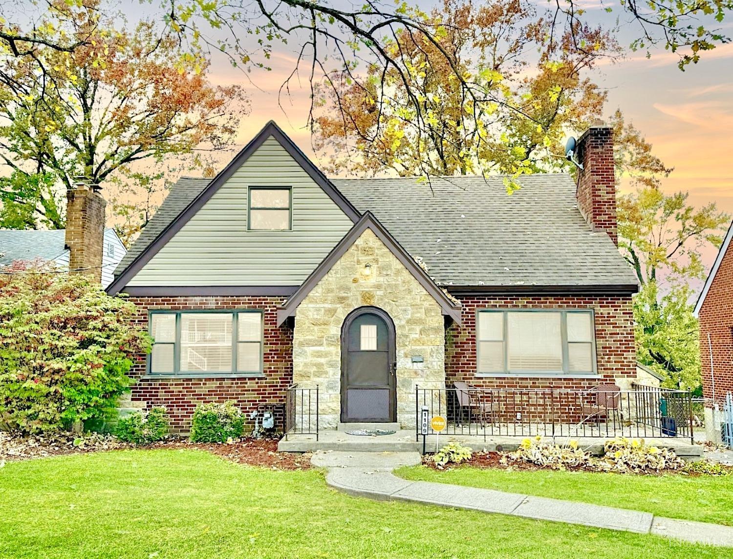 1109 Maureen Lane