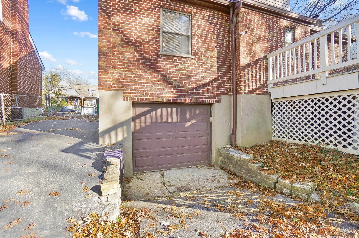 1109 Maureen Lane