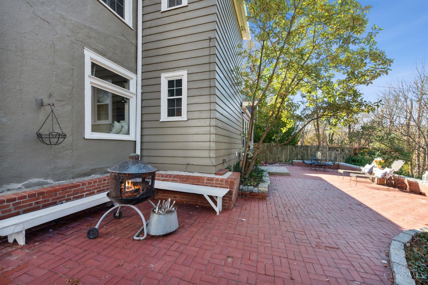 995 Richwood Circle