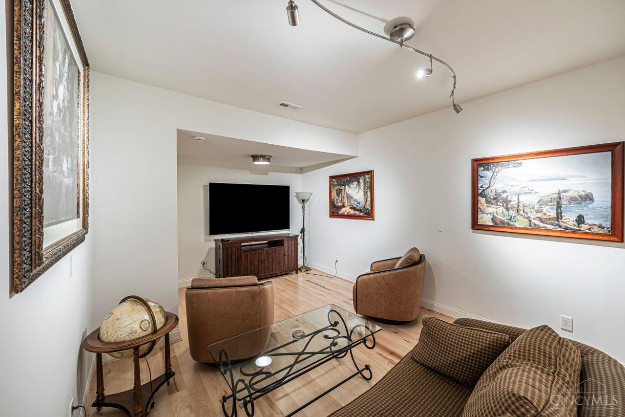 1128 Riverside Drive