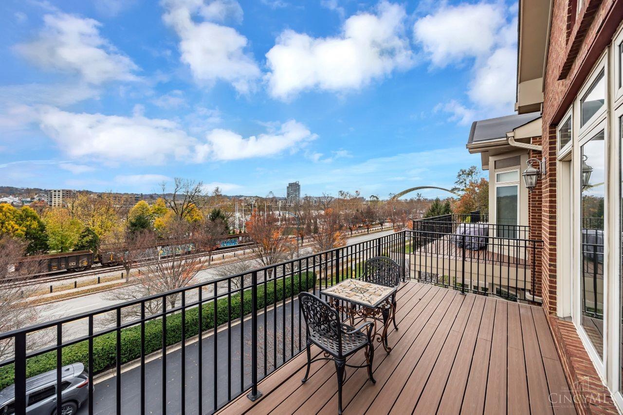 1128 Riverside Drive