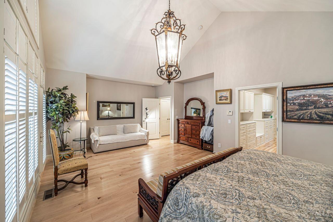 1128 Riverside Drive