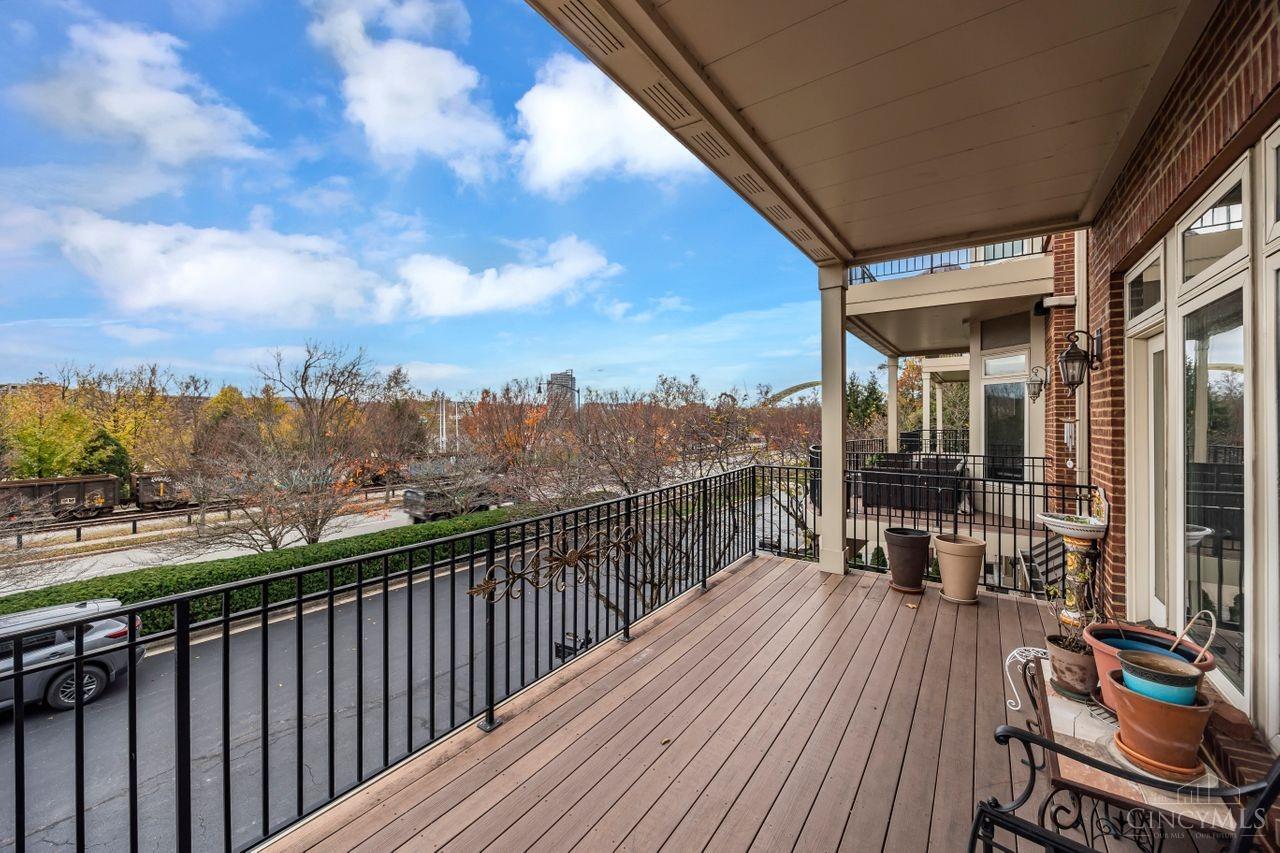 1128 Riverside Drive