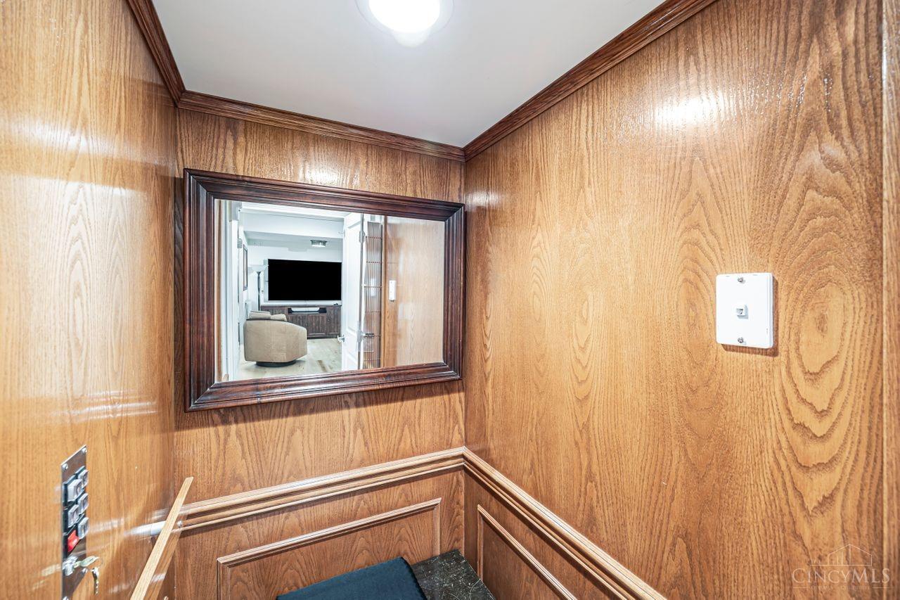 1128 Riverside Drive