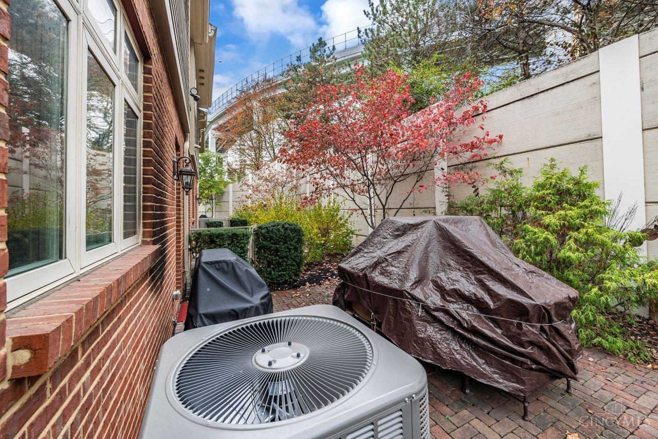 1128 Riverside Drive