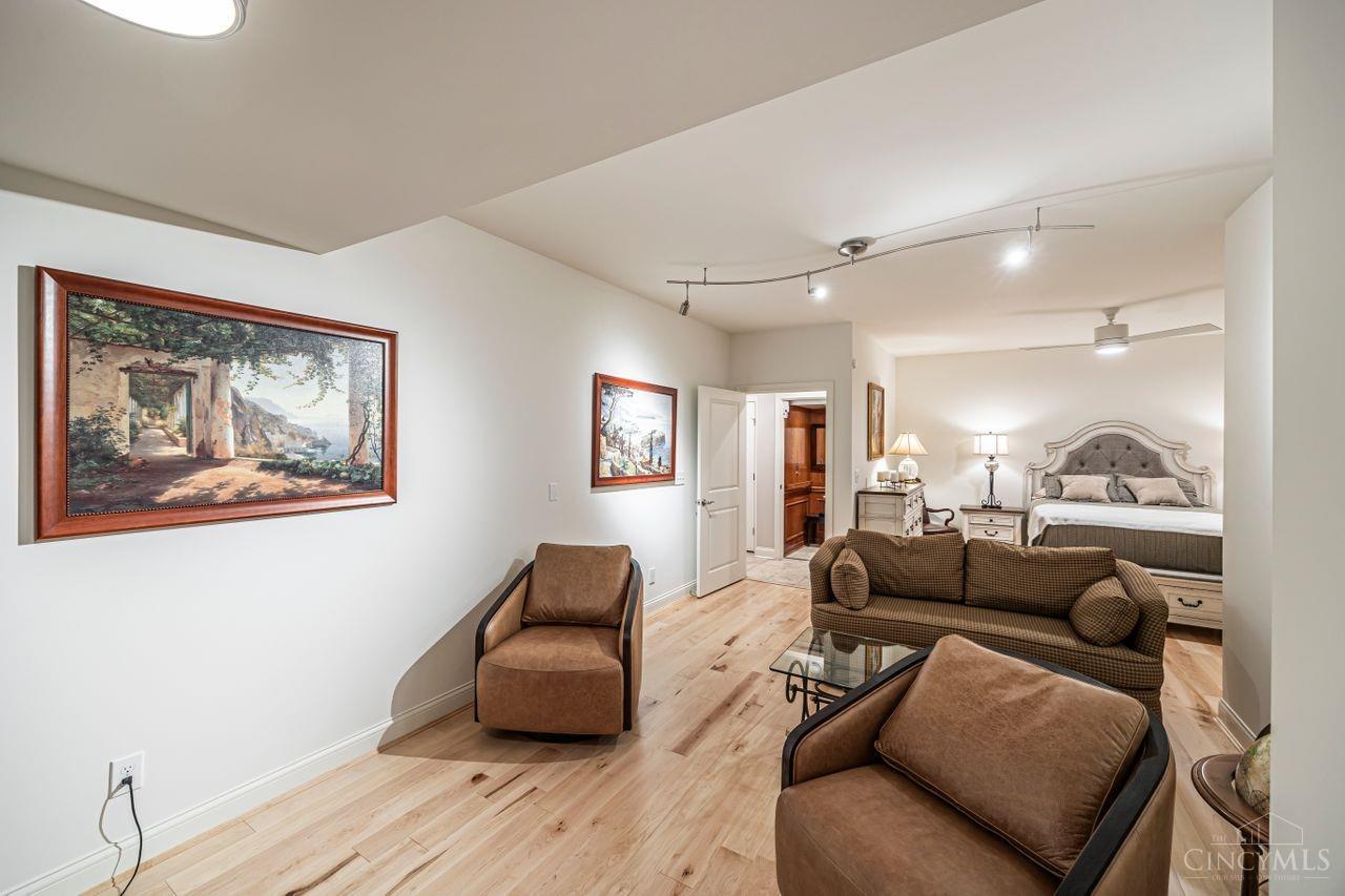 1128 Riverside Drive