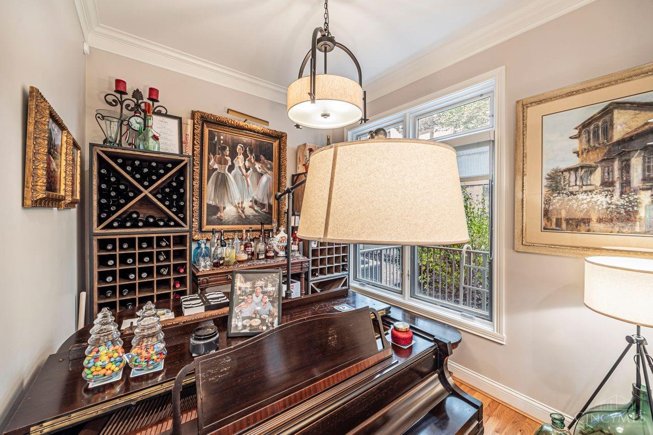 1128 Riverside Drive