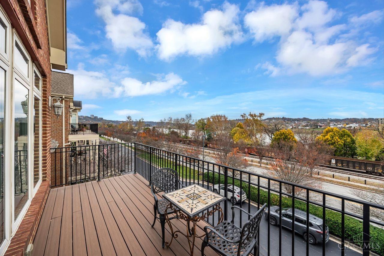 1128 Riverside Drive