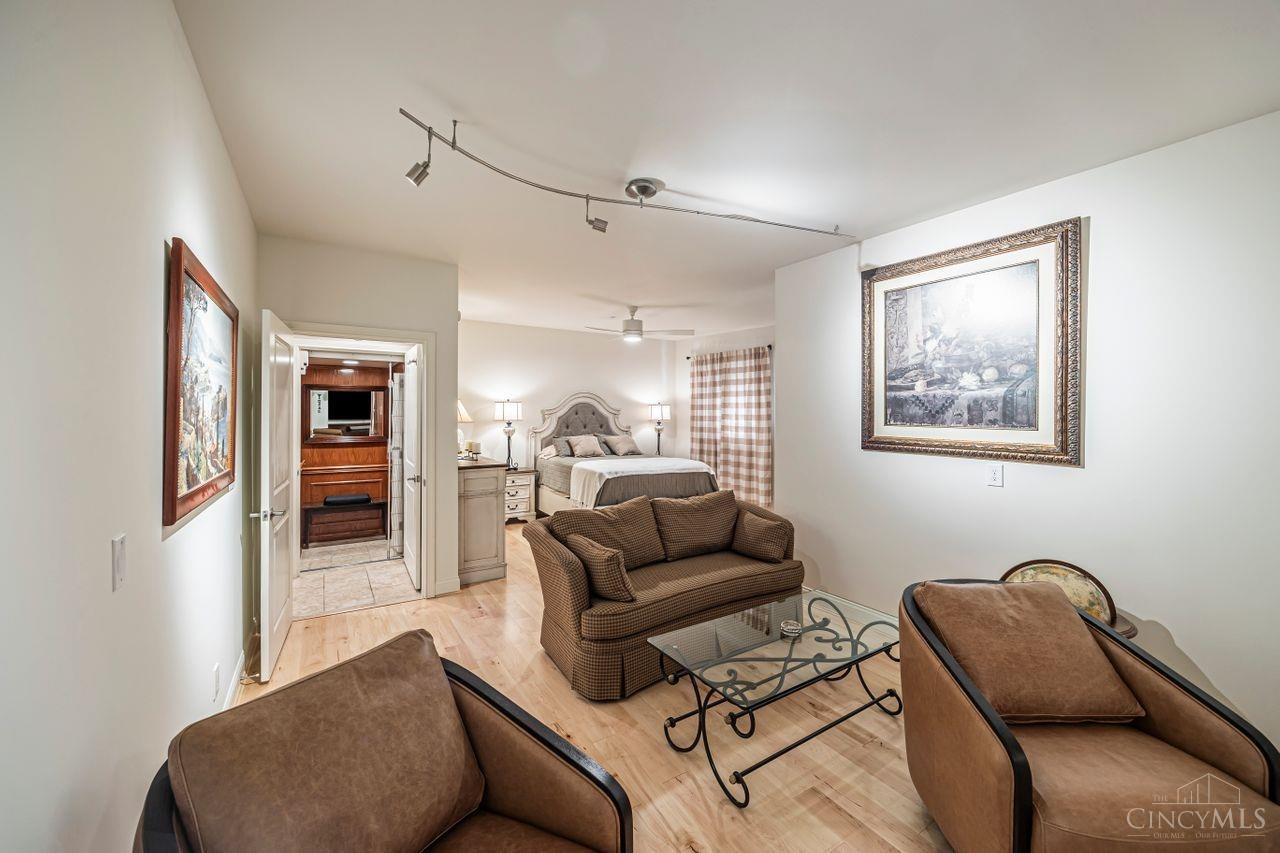 1128 Riverside Drive