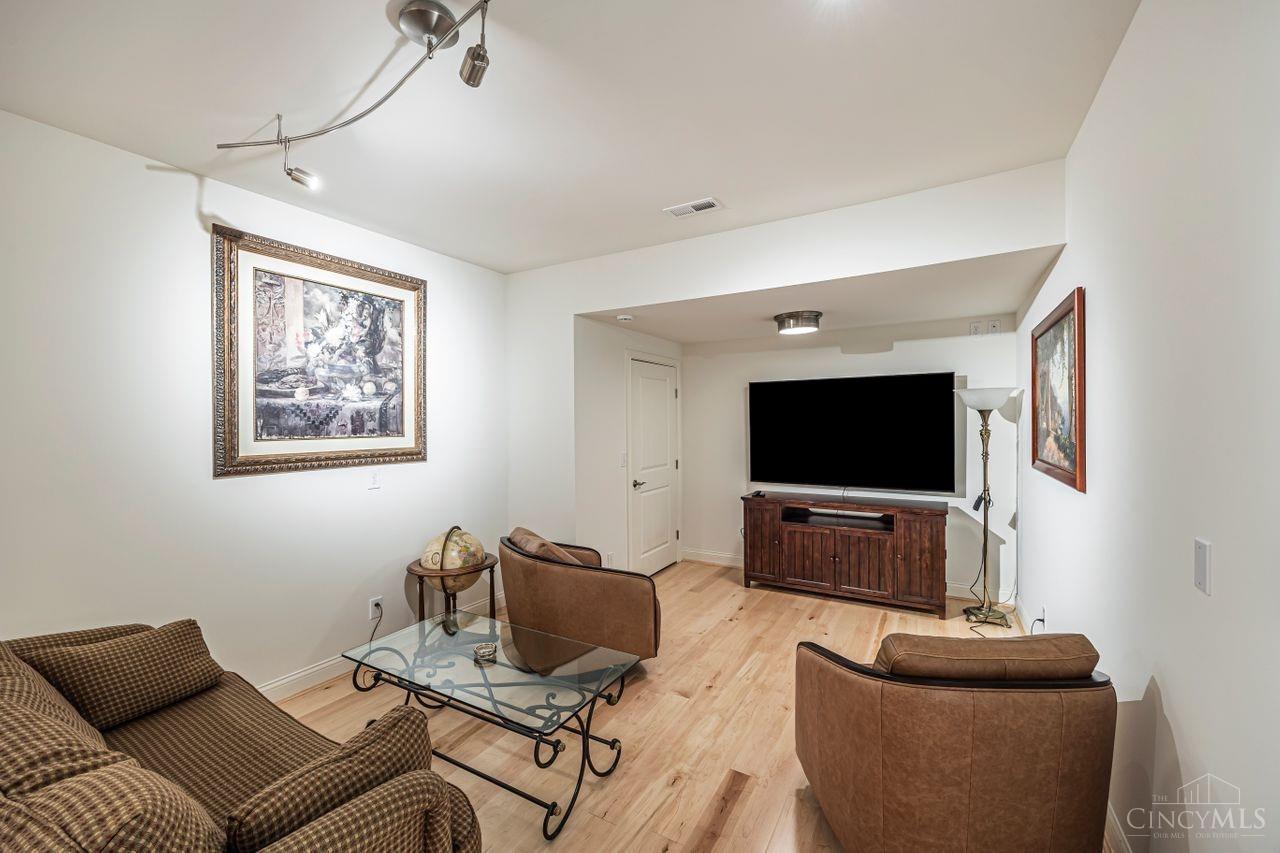1128 Riverside Drive