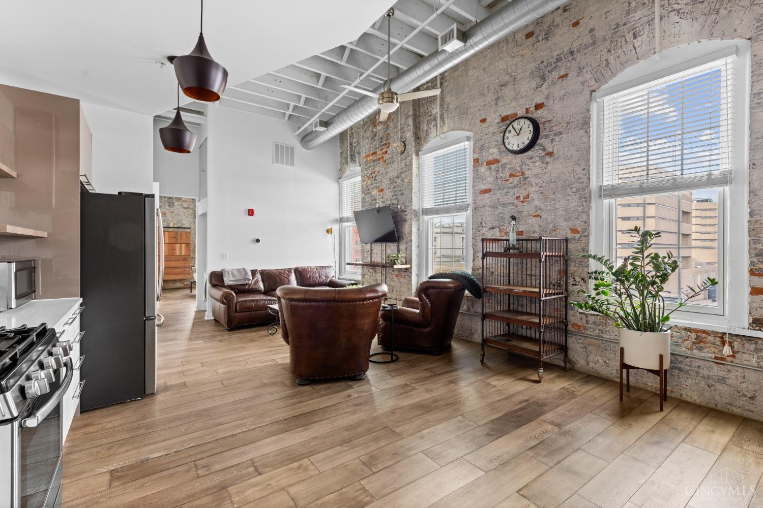 813 Broadway Street 401