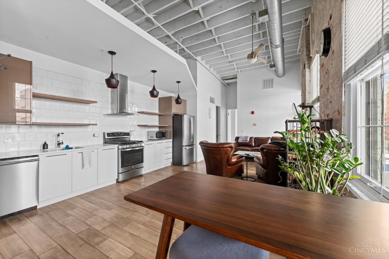 813 Broadway Street 401