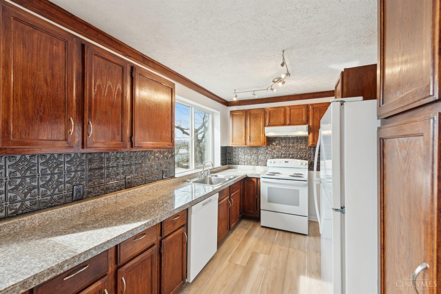 418 Three Rivers Parkway