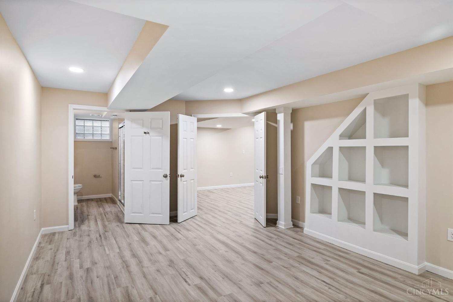 1007 Grandin Ridge Drive
