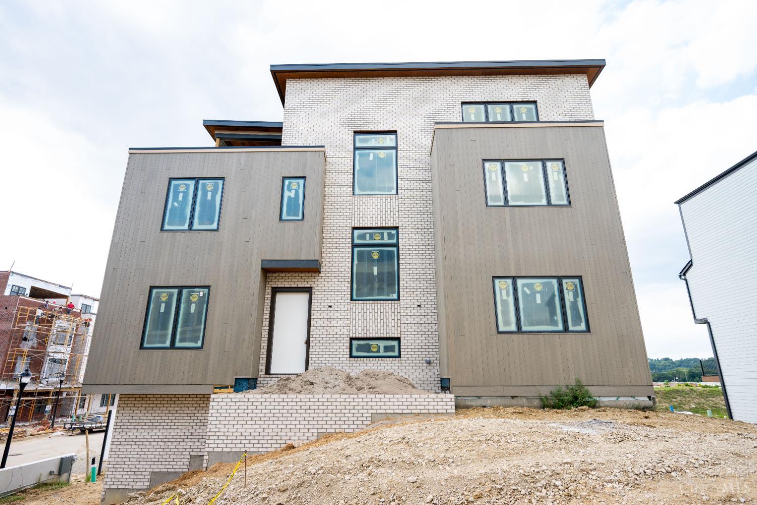2920 Three Oaks Lane