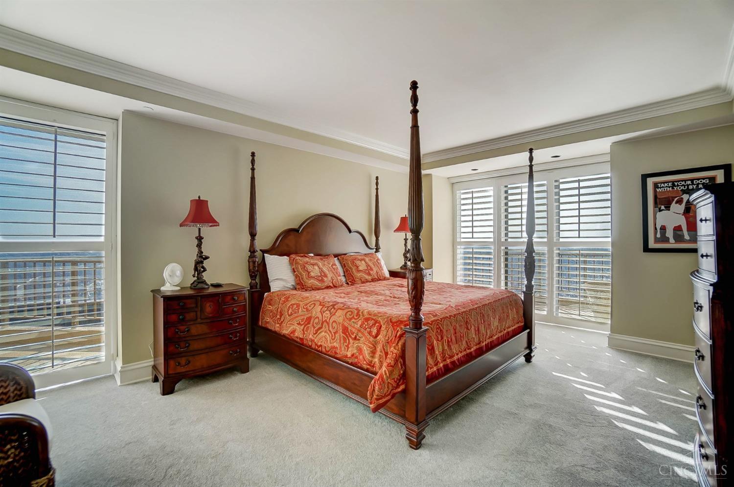 1201 Edgecliff Place 1210